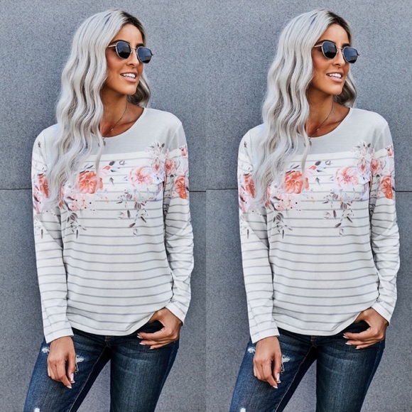 ✨Beautiful Roses Top✨ - Picture 3 of 4